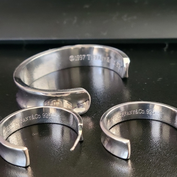 Tiffany & Co. Silver Wide Cuff Bracelet and Earrings Set - Picture 4 of 4